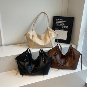 Meilleure Vente en Gros Sacs Fourre-Tout Tendance Personnalisés en PU pour Femme avec Chaînes à Bandoulière Unique - Nouveau Design de Sacs à Main pour Femme - Product Image 2