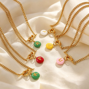 Collar de Acero Inoxidable Chapado en Oro con Colgantes de Letras de Resina Coloridas, Cadena de Eslabones Moderna, Unisex, para Uso Diario - Product Image 3