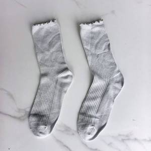 Chaussettes mi-mollet pour femmes, <span class=keywords><strong>lot</strong></span> mixte en liquidation, à prix réduit pour la revente, Moyen-Orient et région des Eaux Agitées, excellent rapport qualité-prix - Product Image 1