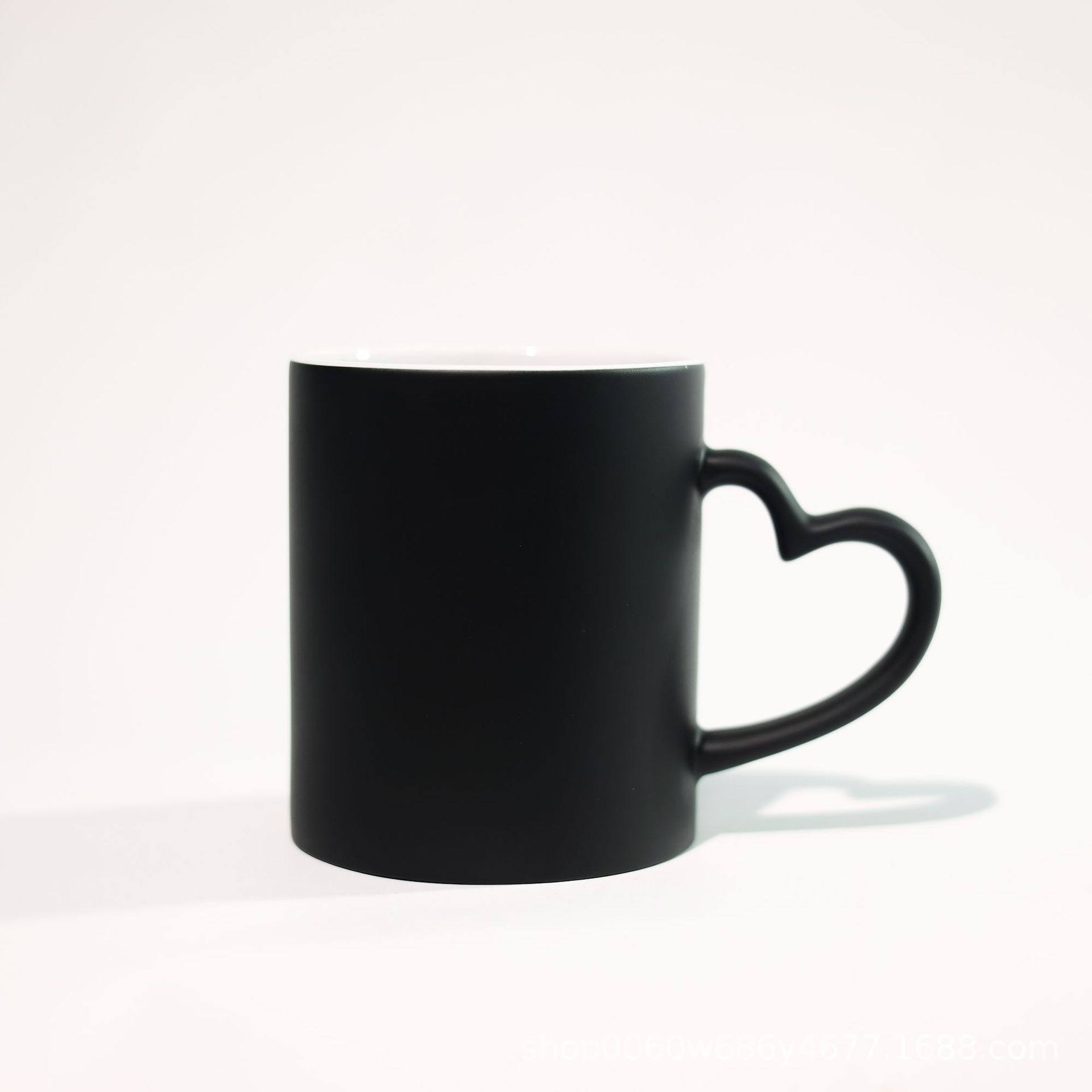 Mi corazón vuelve negro la taza que cambia de color.