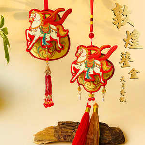 Ciondolo Mascotte Cavallo Dunhuang 2026 per Bambini, Ornamento Creativo in Poliestere da Appendere - Product Image 1