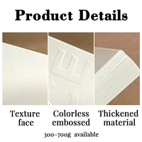 Étiquettes suspendues personnalisées écologiques pour vêtements - Texture artistique de luxe, impression UV, forme personnalisée, étiquettes imprimées numériquement