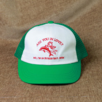 Cappello Trucker a 6 Pannelli con Logo Personalizzato Ricamato, Traspirante e Parasole, Produzione all'Ingrosso