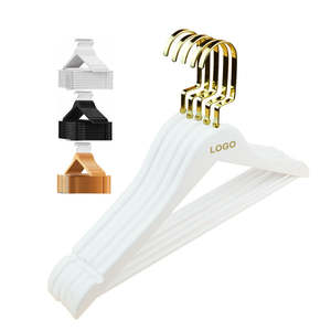 Gancio in oro Dadi appendiabiti in legno di colore bianco - Product Image 4