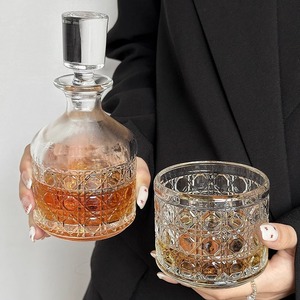 Set <span class=keywords><strong>di</strong></span> Bicchieri Decanter per <span class=keywords><strong>Vino</strong></span> in Cristallo Vintage con Rilievi, Impilabili, Set <span class=keywords><strong>di</strong></span> Bicchieri Decanter per Whisky Impilabili, Capacità 280ml - Product Image 3