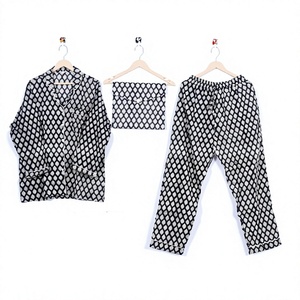 Conjunto de Pijama Floral con Estampado de Bloques Elegante 100% Algodón, Ropa de Dormir Tejida Suave y Transpirable para Primavera/Verano - Product Image 1