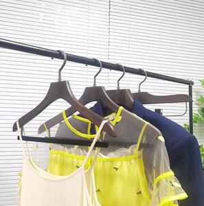 Fabrikant Luxe Natuurlijke Kleur Beukenhout Kleding Houten <span class=keywords><strong>Hangers</strong></span> Jas Pak Hotel <span class=keywords><strong>Hangers</strong></span> Houten Hanger - Product Image 4