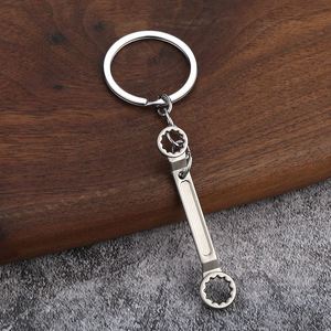 Llavero Metálico con Diseño 3D de Herramientas de Carpintero: Alicates, Hacha, Taladro Eléctrico, Llave Inglesa. Regalo Creativo y Práctico. - Product Image 3