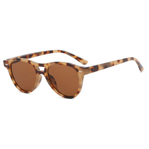 Gafas de Sol Redondas Retro Premium Personalizadas de Moda para Mujer y Hombre, Gafas de Sol Unisex Vintage con Remaches - Product Image 5
