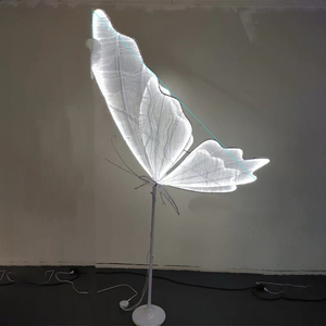 Lámpara de pie LED romántica con mariposa 3D y alas móviles, alimentada por corriente alterna, para decoración de fiestas y eventos. - Product Image 3