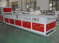 Ligne de production en plastique d'extrusion de gouttières de tuyau de descente de collecte d'eau de pluie en PVC
