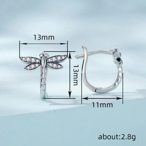 Orecchini a perno a forma di libellula, graziosi orecchini a polsino con animali, gioielli alla moda per tutti i giorni da donna - Product Image 3
