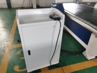 Fresadora CNC de 3 ejes con un solo husillo de 1300x2500mm para grabado en madera, mesa de vacío, motor de husillo con refrigeración por agua y transmisión por engranajes
