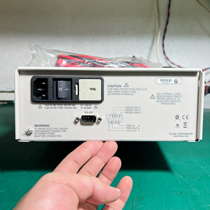 Multímetro de banco con pantalla dual de 5,5 dígitos Fluke 8808A, valor eficaz verdadero, 1000 V CC, 750 V CA, 10 A, - Product Image 5