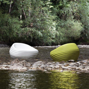 Ensemble <span class=keywords><strong>de</strong></span> patio moderne résistant aux intempéries, table aspect bois avec cadre <span class=keywords><strong>en</strong></span> verre trempé, chaises <span class=keywords><strong>en</strong></span> toile <span class=keywords><strong>beige</strong></span> pour repas <span class=keywords><strong>en</strong></span> plein air - Product Image 2