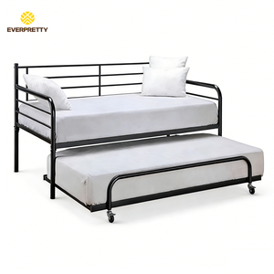 Canapé-<span class=keywords><strong>lit</strong></span> moderne en métal noir avec cadre extensible et <span class=keywords><strong>lit</strong></span> <span class=keywords><strong>gigogne</strong></span> pour petit appartement, dortoir, hôtel - Meubles Codon - Product Image 1