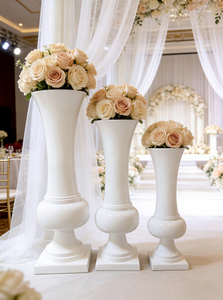 Set di Vasi in <span class=keywords><strong>Ceramica</strong></span> Bianca Classici Moderni, Finitura Lucida, Forma a Tromba, Base Quadrata, <span class=keywords><strong>Vaso</strong></span> Alto da Terra per Esposizioni di Matrimoni ed Eventi - Product Image 3