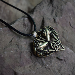 Colgante de Dos Lobos/Perros Entrelazados, Amuleto de Almas Gemelas con Forma de Corazón y Nudo Celta, Collar con Tótem Espiritual - Product Image 3
