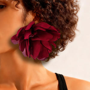 Fábrica de Pendientes Florales, Pendientes Personalizados OEM ODM, Pendientes Chapados en Oro, Pendientes de Aro con Flores 3D, Joyería de Moda al por Mayor, MOQ Bajo - Product Image 4