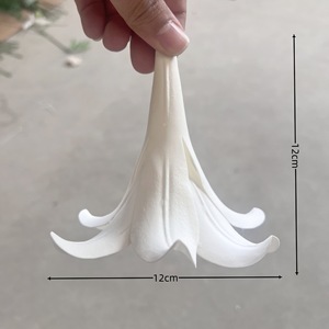 ดอกลิลลี่จำลอง EVA ตกแต่งแขวนรูปทรงหยดน้ำ ทำจากยาง PU นุ่ม โรแมนติก เหมาะสำหรับตกแต่งเพดานงานแต่งงาน และใช้เป็นพร็อพถ่ายภาพกลางแจ้ง - Product Image 3