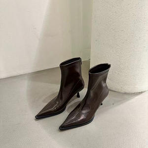 Bottines d'hiver en cuir de vache pour femmes, bottines Chelsea à bout carré et talon épais, chaussures décontractées rétro à enfiler - Product Image 2