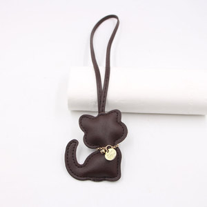 Porte-clés en cuir motif chat de dessin animé avec chaîne métallique, pendentif animal en cuir noir et marron, porte-clés décoratif pour voiture - Product Image 5