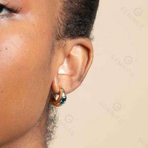 Pendientes de Aro Huggie de Moda con Piedra Natural, Chapados en Oro de 18K, Hipoalergénicos, Joyería para Uso Diario - Product Image 2