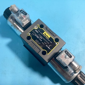 Vanne directionnelle hydraulique à solénoïde D3DW020DVTPZ5 4 voies NG10 CETOP5 pour machine de moulage par injection - Product Image 1