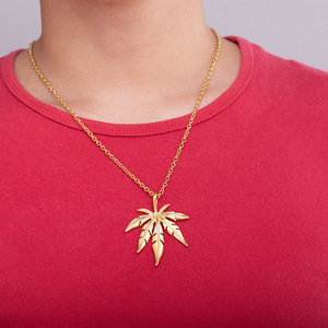 Collar con colgante de hoja de arce en tono dorado, unisex, para uso diario, diseño geométrico de planta - Product Image 3