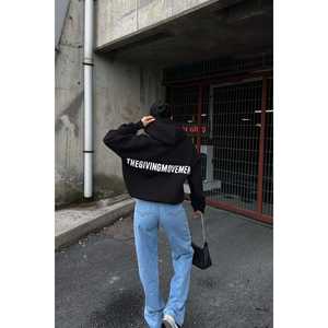 Sudadera con Capucha de Seda Negra para Mujer, con Bolsillo Tipo Canguro, Diseño Personalizable y Cremallera para Invierno - Product Image 1