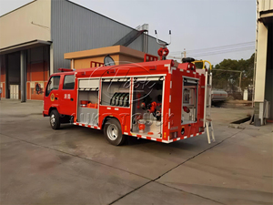 Camions de pompiers Isuzu économiques de 2 tonnes avec réservoir d'eau de 2 m³ pour les pays en développement - Product Image 3