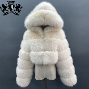 เสื้อโค้ทขนเฟอร์เทียมคุณภาพสูงสำหรับผู้หญิง ยี่ห้อ Janefur รุ่น Lovely Warm พร้อมฮู้ด สีขาว ขายดีสำหรับฤดูหนาว - Product Image 1