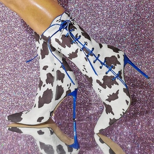 Botines de tacón alto azules con cordones laterales y estampado de vaca, talla grande 47, para mujer, ajuste ancho, estilo vestir - Product Image 4