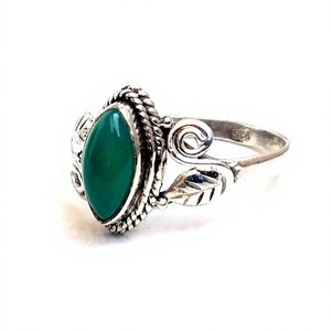 Bague en métal Starling en argent 925 des exportateurs indiens avec incrustation de réglage de lunette en pierre d'onyx vert naturel à bas prix conçus - Product Image 4