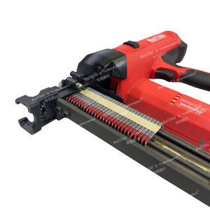 Agrafeuse pneumatique et <span class=keywords><strong>cloueuse</strong></span> à cadre industrielle DCFS90 alimentée par <span class=keywords><strong>batterie</strong></span> pour applications sur le bois et outils agricoles pour clôtures - Product Image 3