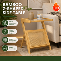 Table d'appoint en bambou de qualité supérieure en forme de Z avec étagère de rangement en rotin et plateau en verre ; Bureau pliable moderne pour ordinateur portable, idéal pour le lit et le canapé