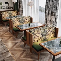 Ensemble de table et de chaises de restaurant de style sud-est asiatique, combinaison de banquettes de style rétro, restaurant occidental