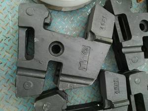 हल्के ग्रे आयरन कास्टिंग 1 टन 20 किलोग्राम 50 किलोग्राम परिशुद्धता ब्लॉक और खुदाई उपकरण भागों के लिए - Product Image 4