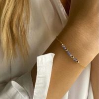 Pierre de naissance délicate en or laminé pour bracelet, style classique avec petites perles de pierres précieuses facettées, boule de cristal naturel du zodiaque, cadeau