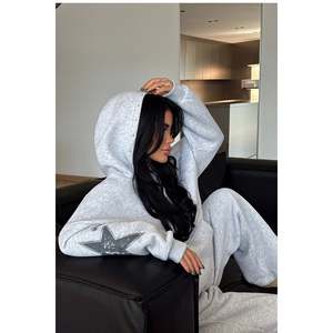 Conjunto Deportivo Gris con Estrellas, Cómodo y Transpirable, Diseño Personalizado, Sudadera con Capucha, Estampados con Pedrería, Tallas Grandes para Invierno - Product Image 3