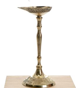 Chandelier Diya en laiton Roy avec support haut Pradeep, décoration de mariage artisanale par Z U Handicraft - Product Image 1