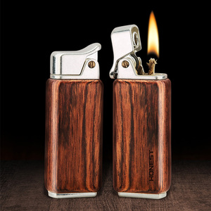 Nouveaux briquets rétro en bois de santal au kérosène 2022, briquets rétro à allumage par pression, personnalité ancienne, briquets en bois pour hommes - Product Image 1