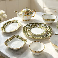 Service de table en céramique vert et or de style antique avec couverts à motif floral HUAIYI, idéal pour les mariages et les réceptions, passe au lave-vaisselle