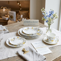 Service de table en céramique artistique floral personnalisé, assiettes en porcelaine fine de diverses formes, tasses à thé et à café, soucoupes, ensemble de vaisselle