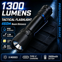 Linterna Táctica LED de Alta Potencia, 1300 Lúmenes, Resistente al Agua IP68, Alcance de 400-500M, Recargable por USB, Paquete Completo Industrial