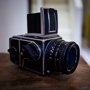 <span class=keywords><strong>Appareil</strong></span> <span class=keywords><strong>photo</strong></span> <span class=keywords><strong>reflex</strong></span> numérique <span class=keywords><strong>professionnel</strong></span> Hasselblad 503CW d'occasion avec objectif Cf80 - Product Image 1