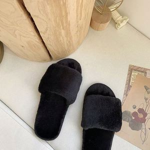 Chaussons de mariage personnalisés en fourrure douce et moelleuse, avec logo imprimé, pour cadeaux de enterrement de vie de jeune fille, fête ou maison - Product Image 4