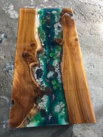Table en résine époxy faite à la main avec design 3D de poissons koï et de lotus |   Table à manger artistique en bois massif
