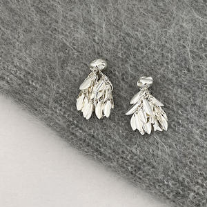Pendientes de Diseño con Borla de Metal en Forma de Espiga de Trigo para Mujer, Estilo Ligero y Lujoso, Sencillo y Moderno, Combinan con Todo - Product Image 1