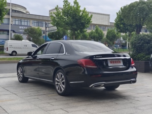 Se vende un coche <span class=keywords><strong>mercedes</strong></span>-ben-z E260L <span class=keywords><strong>2020</strong></span> de <span class=keywords><strong>segunda</strong></span> <span class=keywords><strong>mano</strong></span> con motor turboalimentado girando de izquierda a negro - Product Image 6